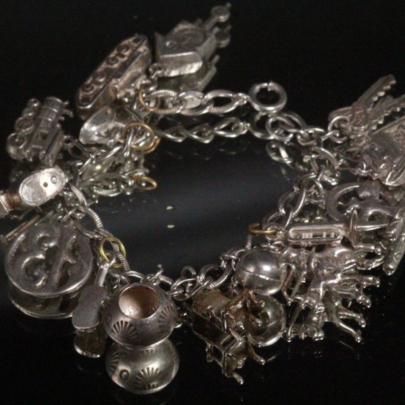 Vintage Silver Multi Charms Music 13 Tanker Keys Chairs Bracelet 35g - Picture 7 of 7